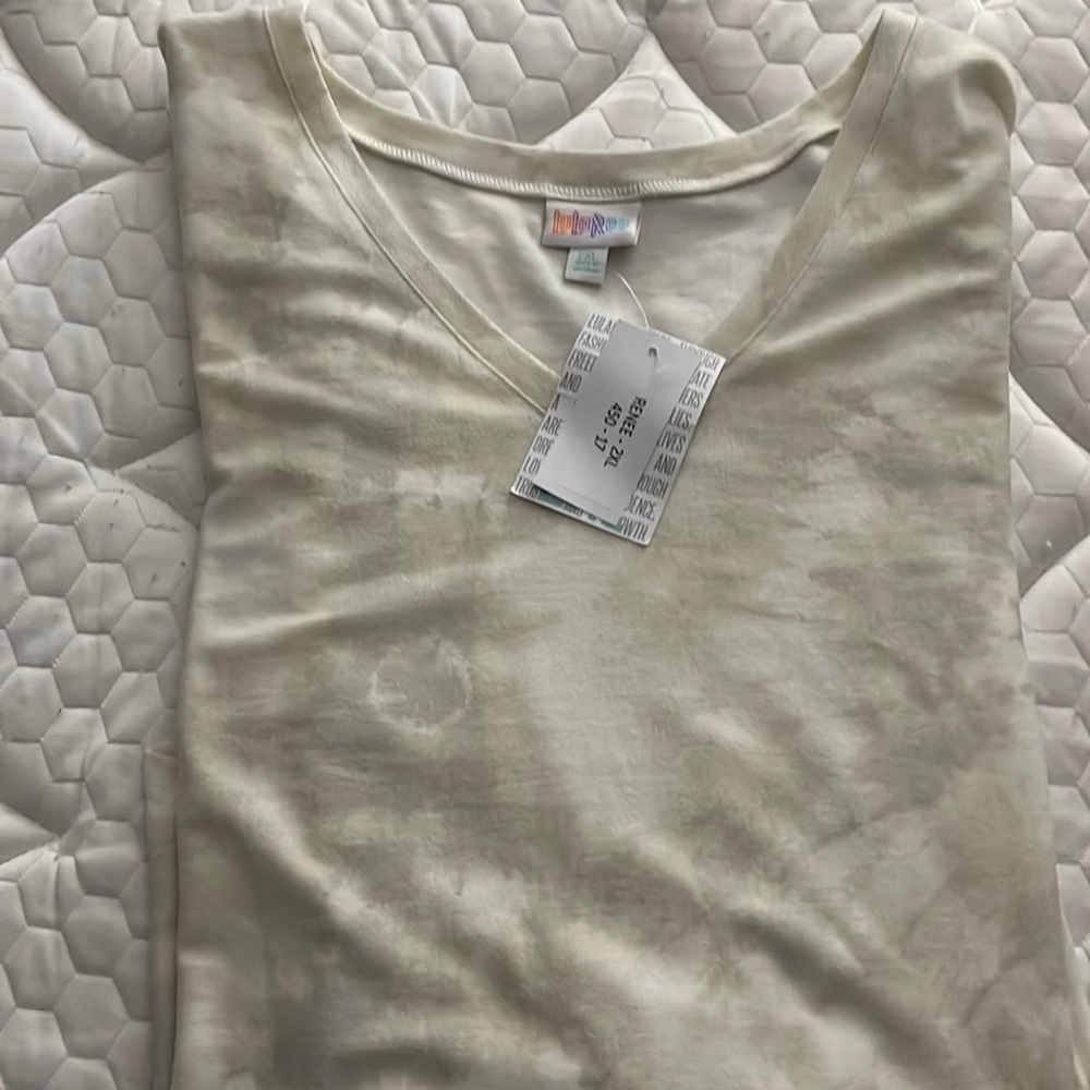 Lularoe top Renee